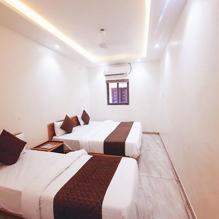 Hotel Nova Pride Rajkot Exteriör bild