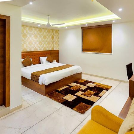 Hotel Nova Pride Rajkot Exteriör bild