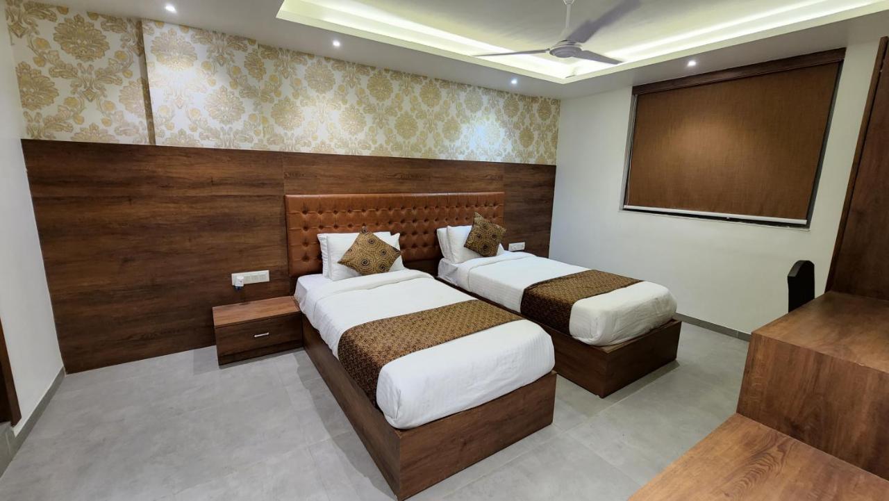 Hotel Nova Pride Rajkot Exteriör bild