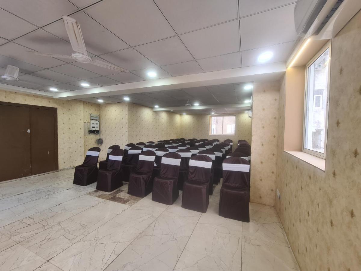Hotel Nova Pride Rajkot Exteriör bild