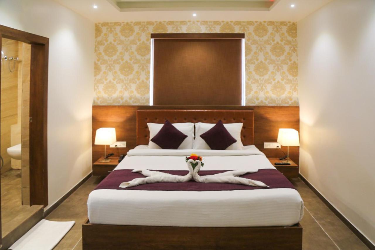 Hotel Nova Pride Rajkot Exteriör bild