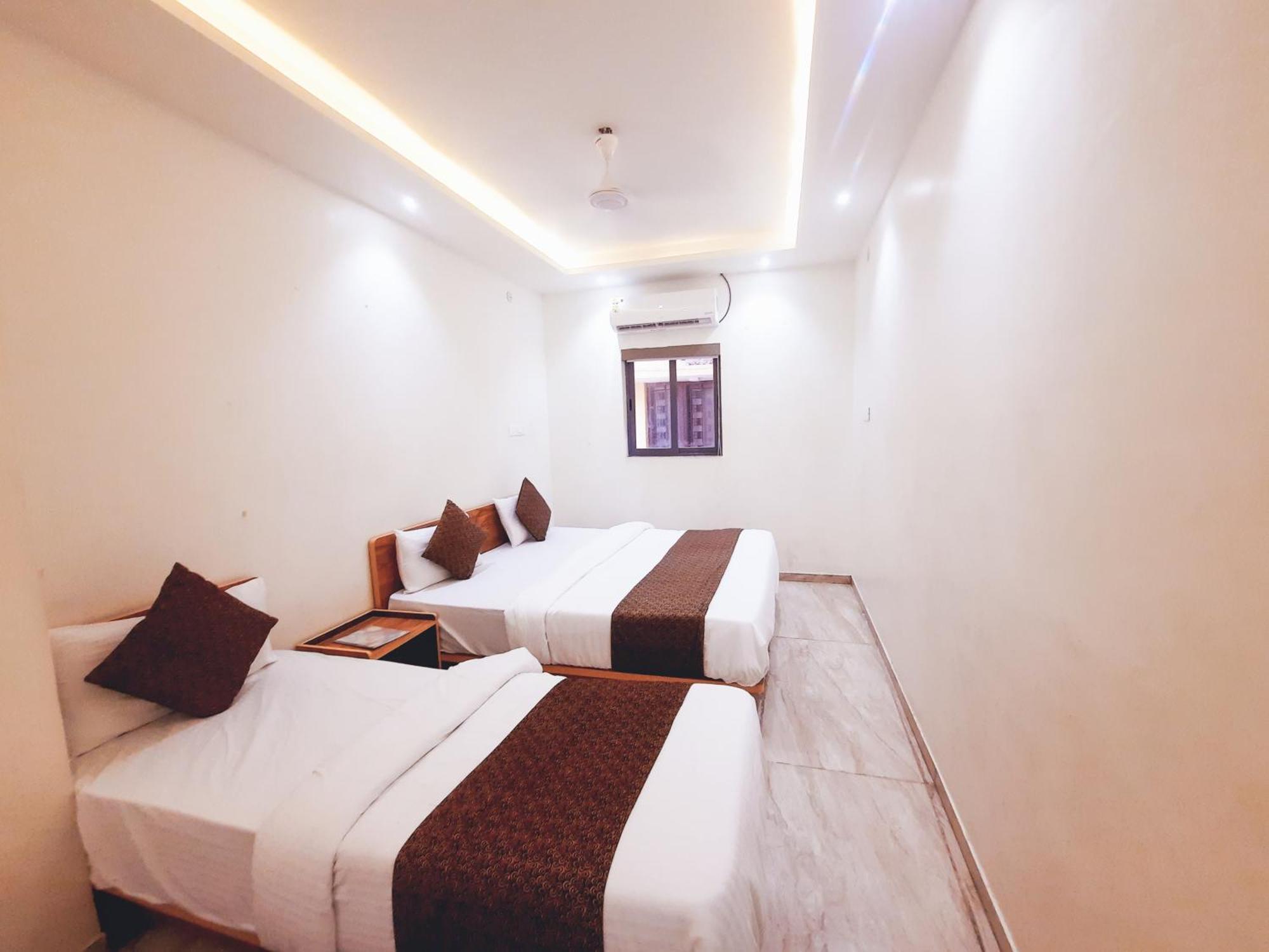 Hotel Nova Pride Rajkot Exteriör bild