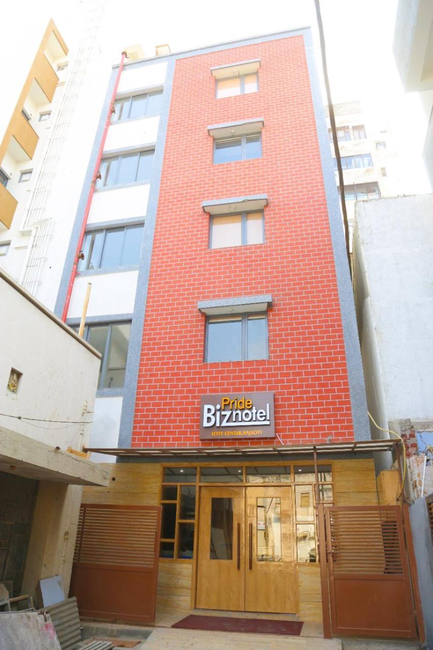 Hotel Nova Pride Rajkot Exteriör bild