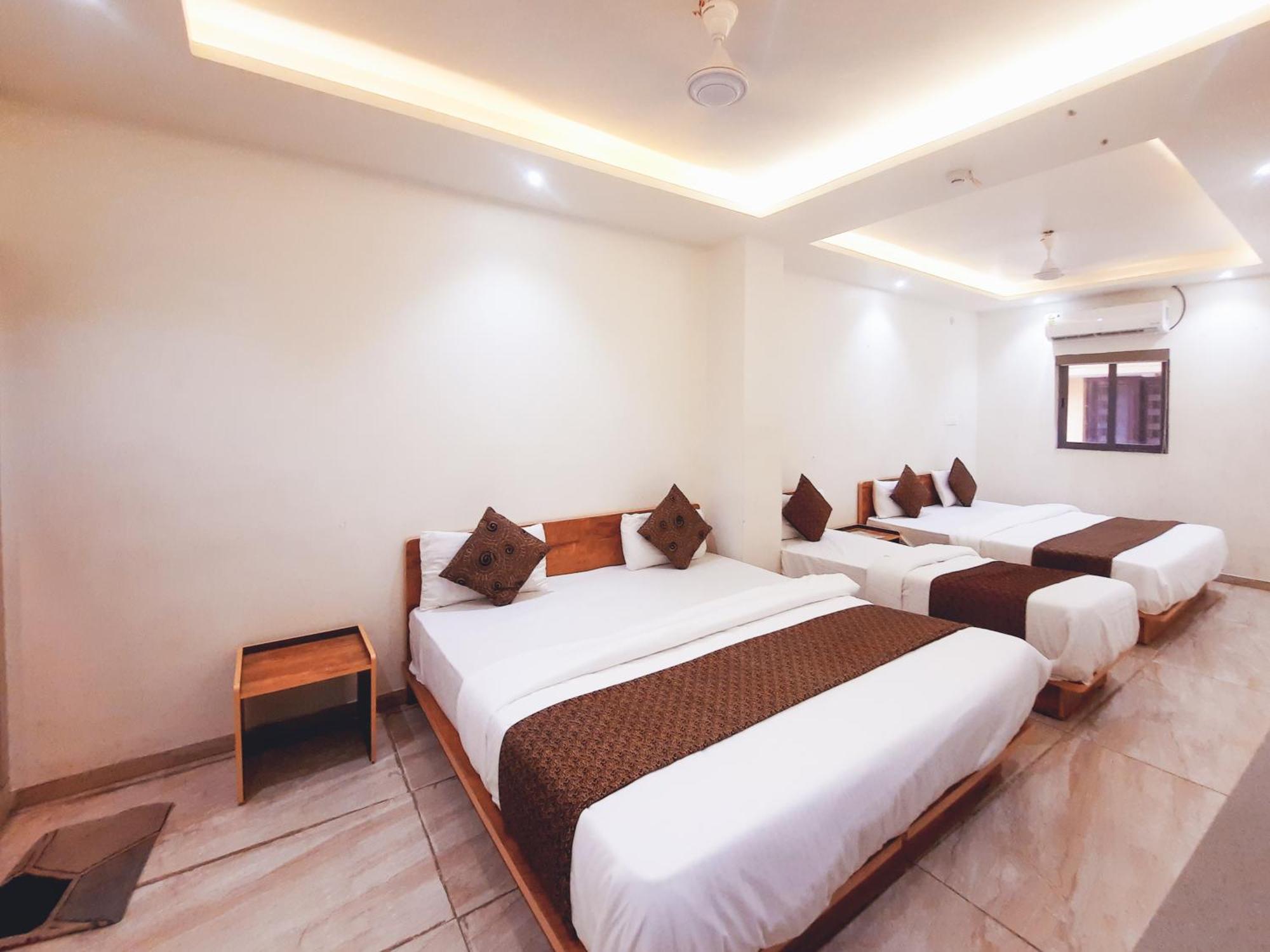 Hotel Nova Pride Rajkot Exteriör bild
