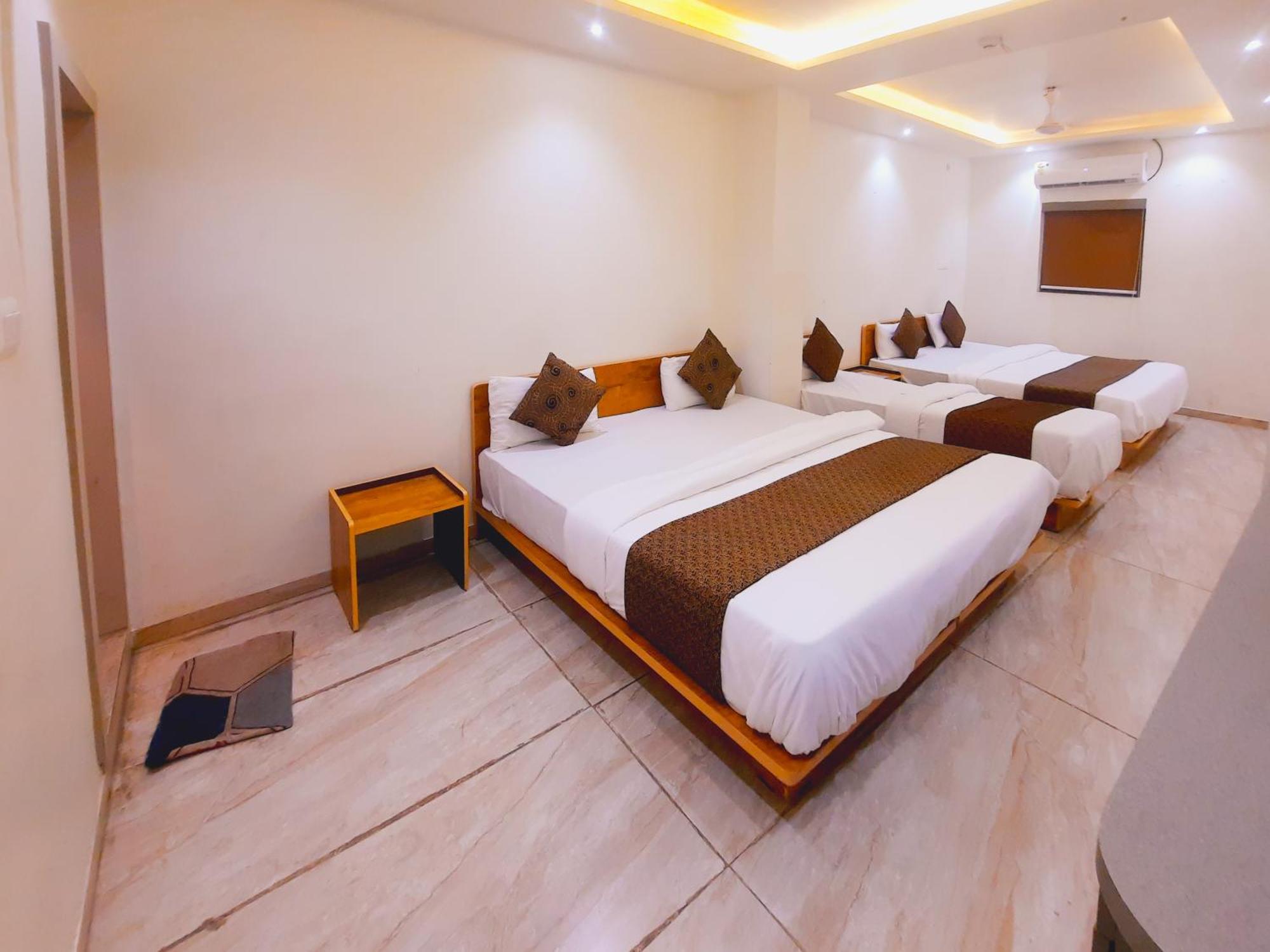 Hotel Nova Pride Rajkot Exteriör bild