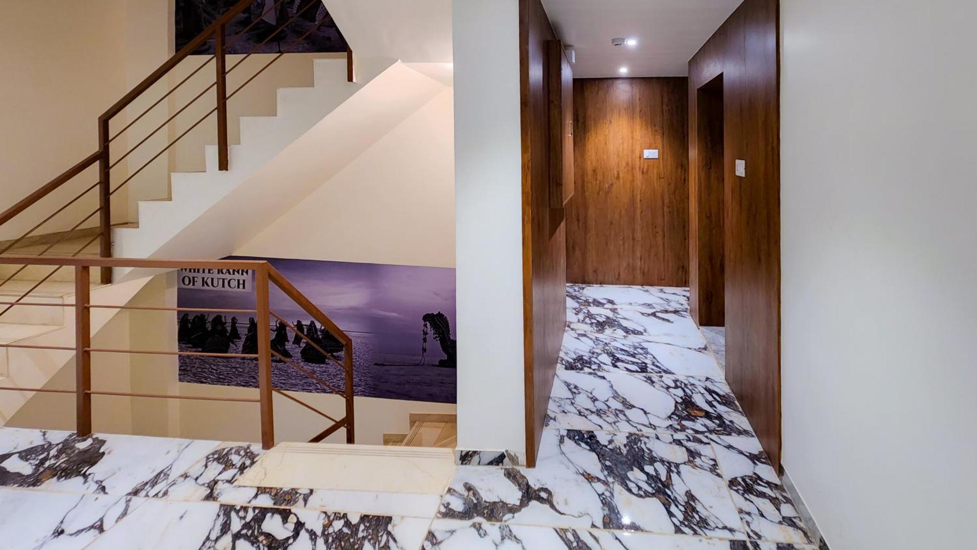 Hotel Nova Pride Rajkot Exteriör bild