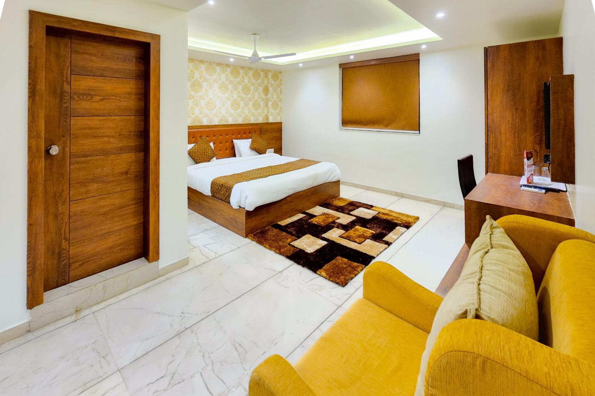 Hotel Nova Pride Rajkot Exteriör bild