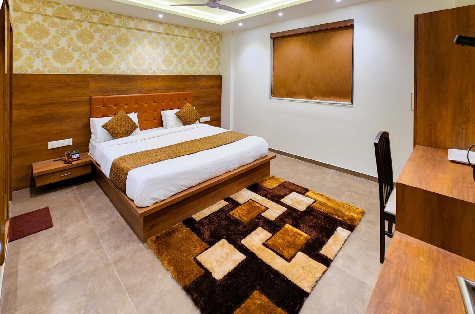 Hotel Nova Pride Rajkot Exteriör bild